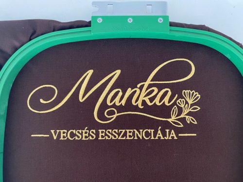 Név és titulus hímzése
