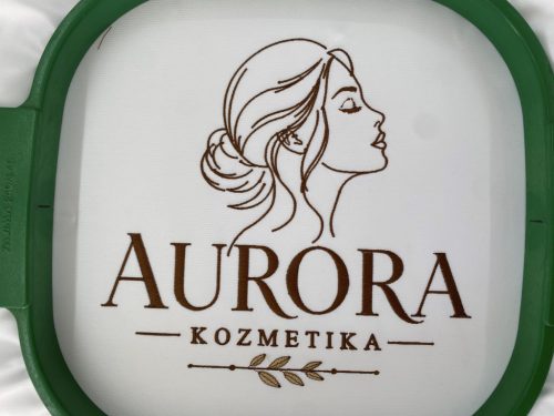 Név és titulus hímzése